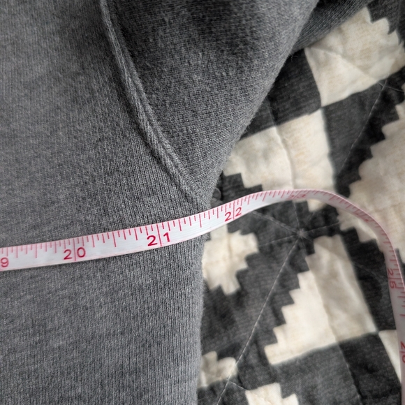 Soft & Comfy Wilfred Gray Graphic Crew Neck Sweater - Large - Picture 5 of 6